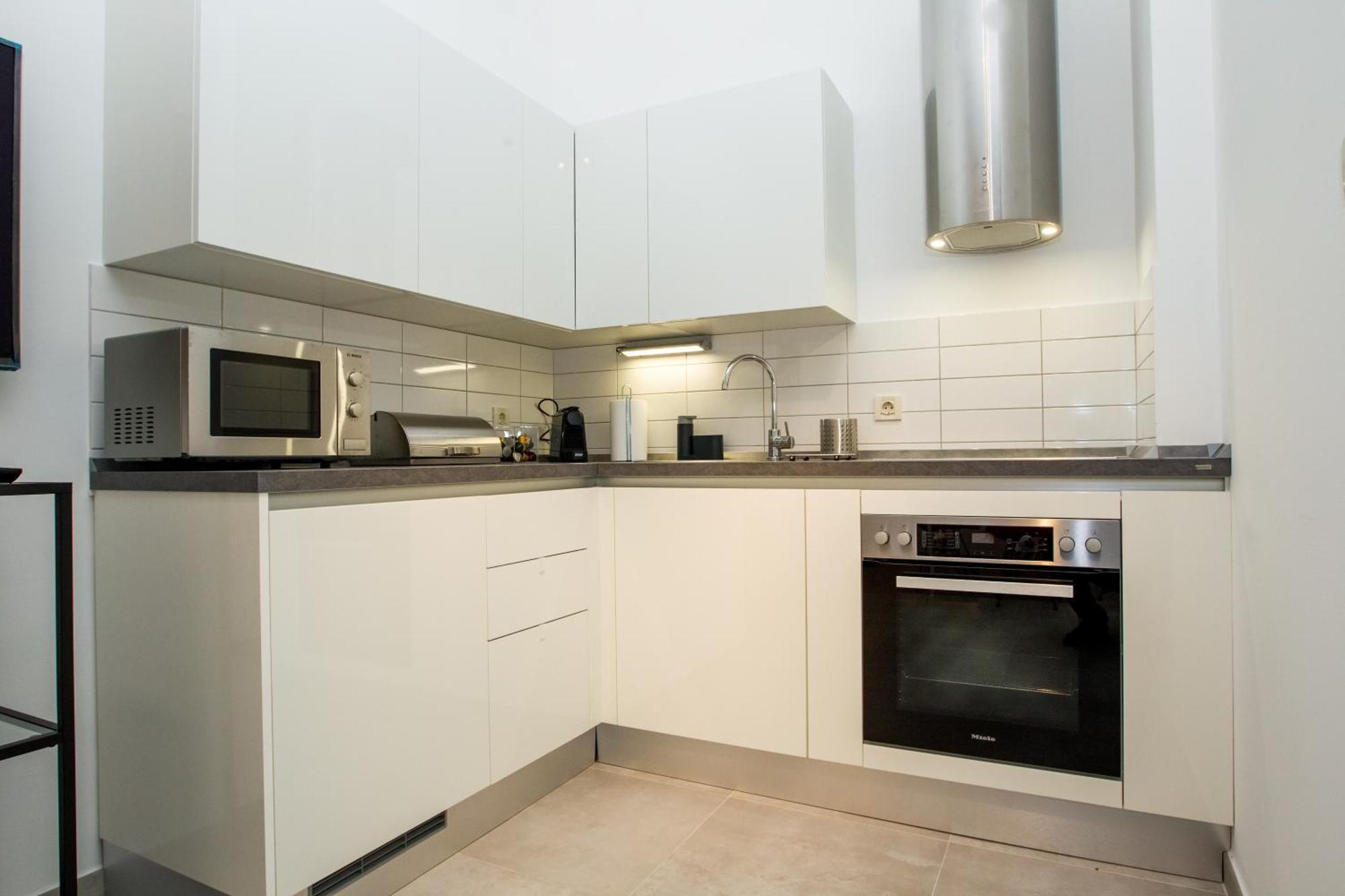 25 Apartment *