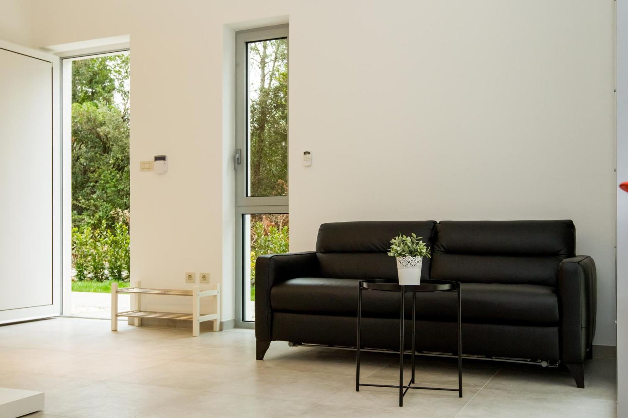 Apartment 25 *