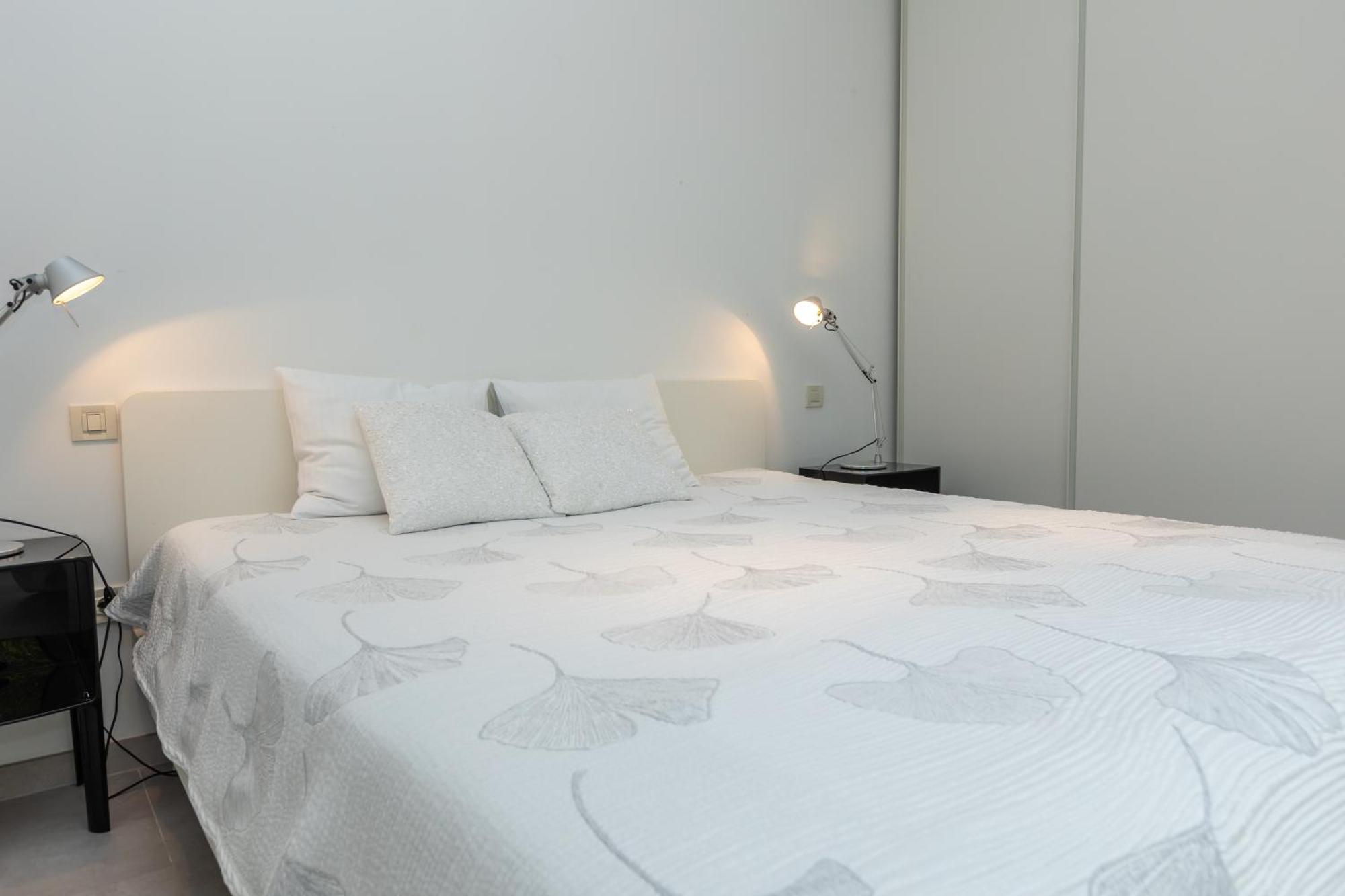 Apartment 25 *