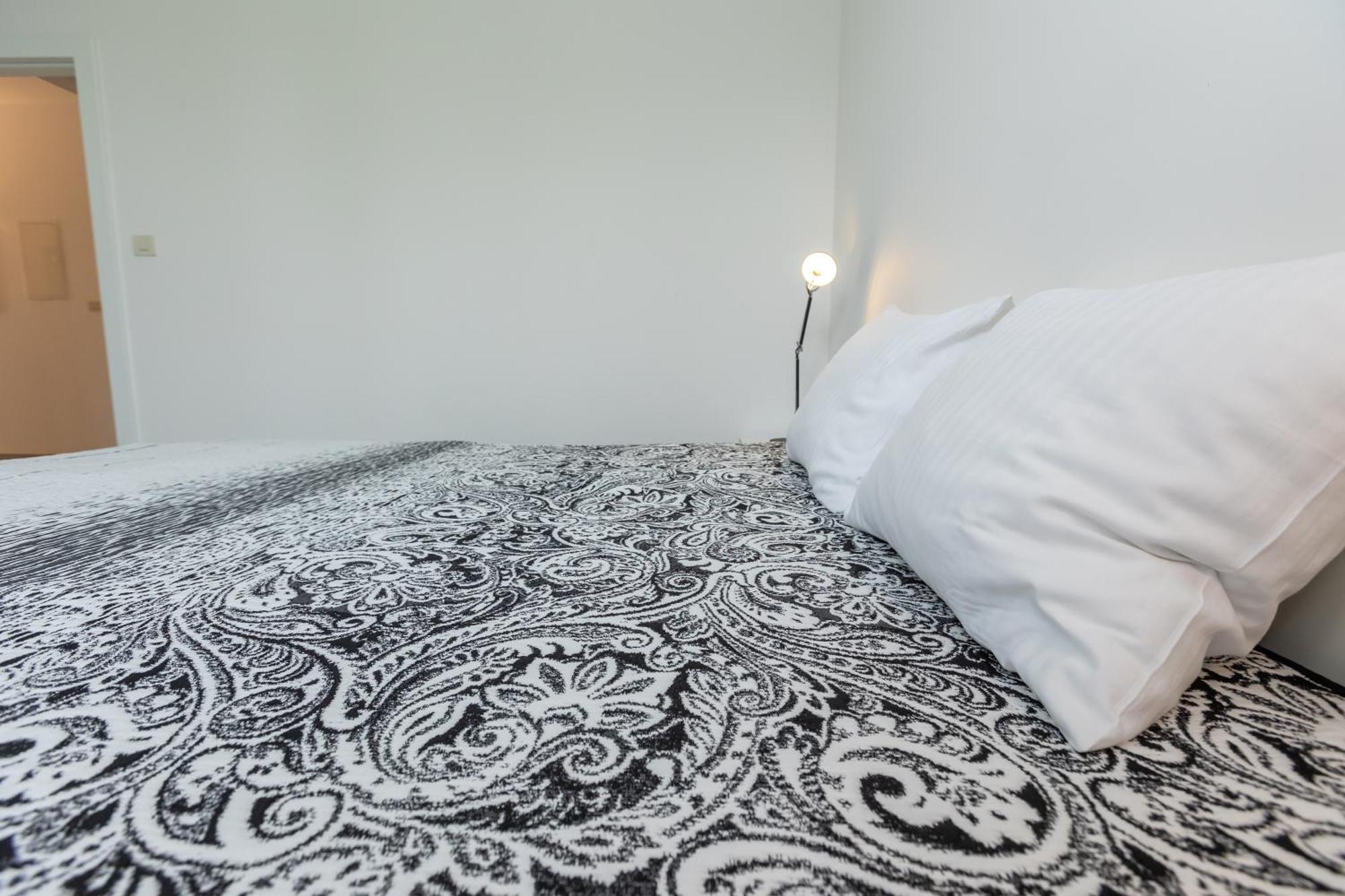 Apartment 25